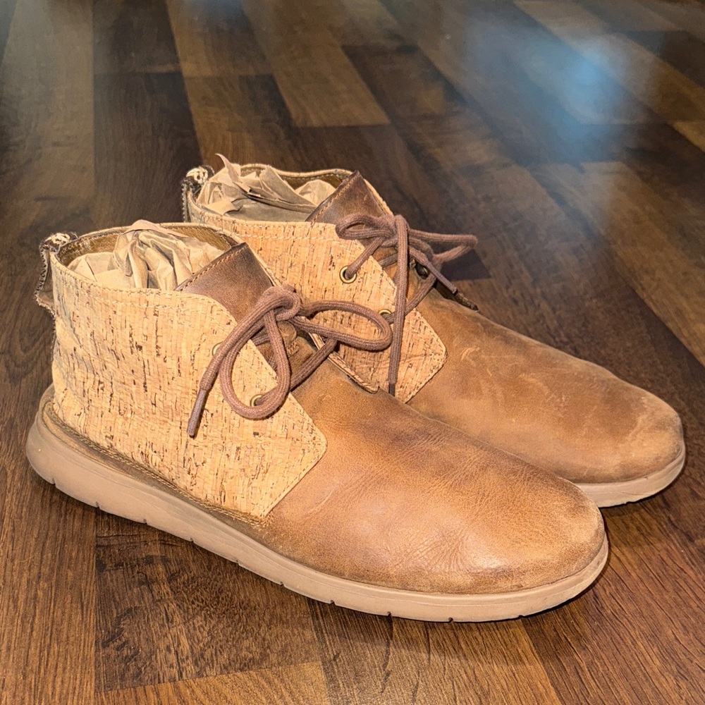 Vintage Ugg Chukka with cork accent Men's Shoes (size 10)